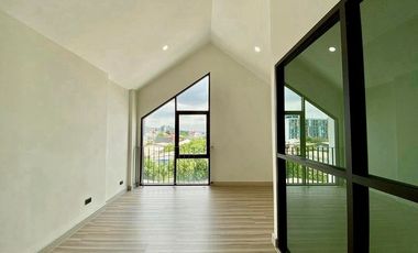 For sale 3 bedrooms house in Bang Na, Bangkok