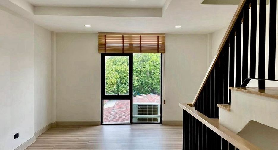 For sale 3 bedrooms house in Bang Na, Bangkok
