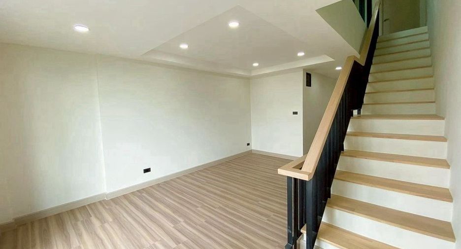 For sale 3 bedrooms house in Bang Na, Bangkok