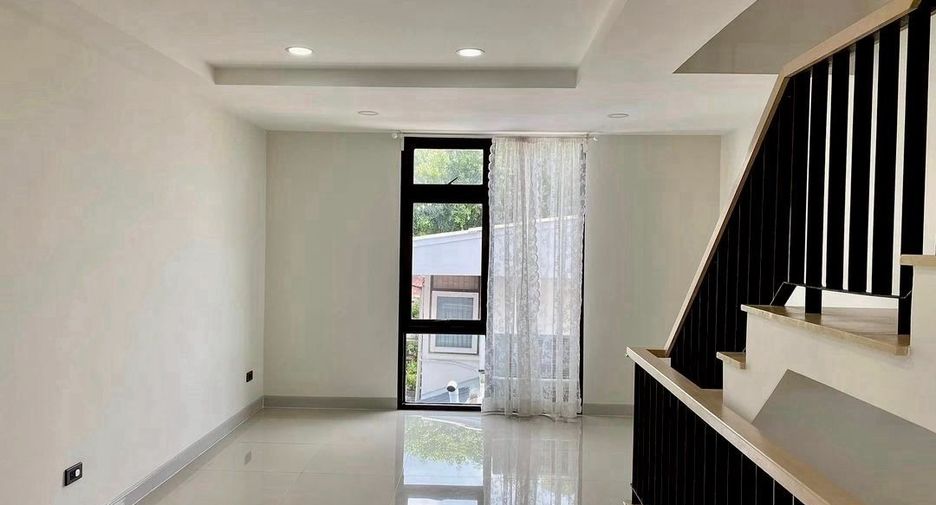 For sale 3 bedrooms house in Bang Na, Bangkok