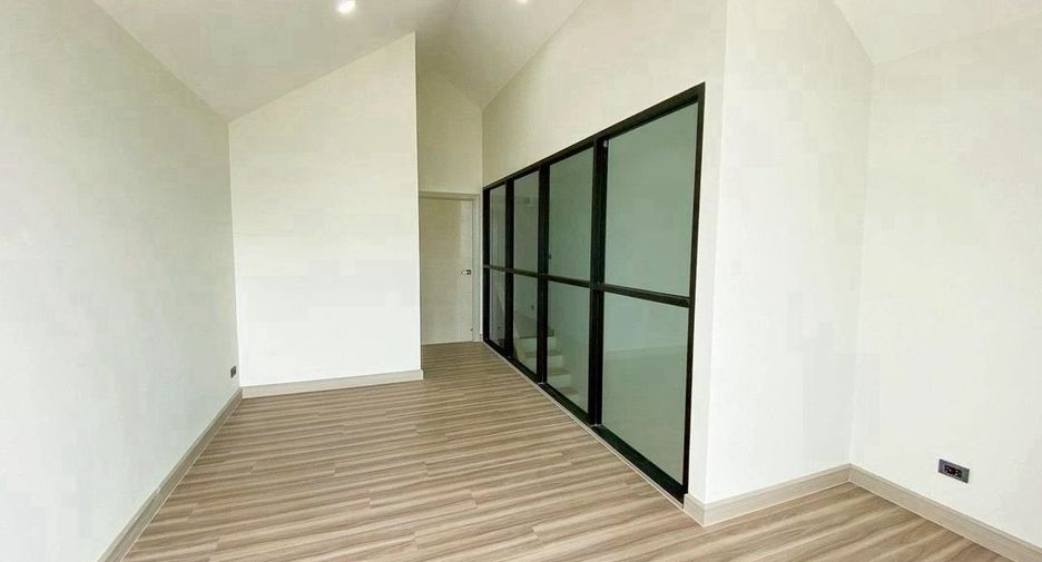 For sale 3 bedrooms house in Bang Na, Bangkok