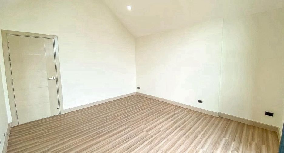 For sale 3 bedrooms house in Bang Na, Bangkok