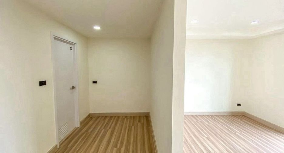 For sale 3 bedrooms house in Bang Na, Bangkok