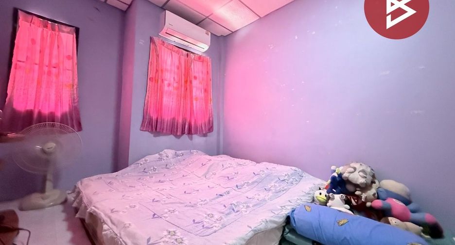 Casa adosada en venta de 4 habitaciones en Phutthamonthon, Nakhon Pathom