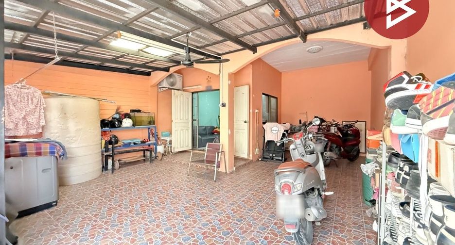Casa adosada en venta de 4 habitaciones en Phutthamonthon, Nakhon Pathom