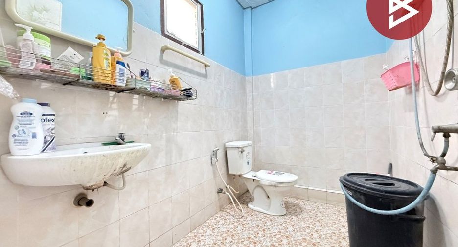 Casa adosada en venta de 4 habitaciones en Phutthamonthon, Nakhon Pathom