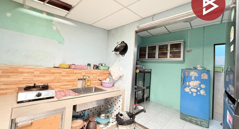 Casa adosada en venta de 4 habitaciones en Phutthamonthon, Nakhon Pathom