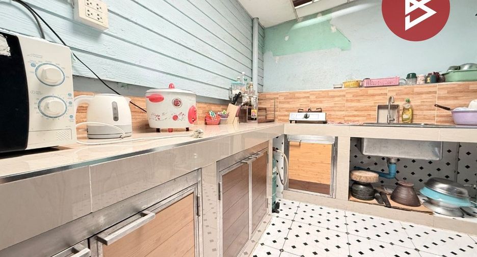Casa adosada en venta de 4 habitaciones en Phutthamonthon, Nakhon Pathom