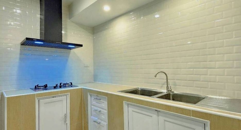 Casa adosada en venta de 3 habitaciones en Thalang, Phuket