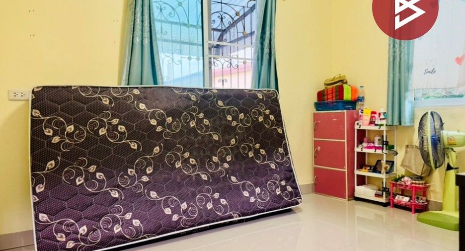 For sale 3 bedrooms townhouse in Thung Khru, Bangkok