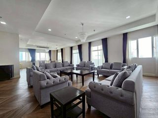 Apartamento con servicios en alquiler de 4 habitaciones en Khlong Toei, Bangkok