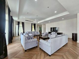 Apartamento con servicios en alquiler de 4 habitaciones en Khlong Toei, Bangkok