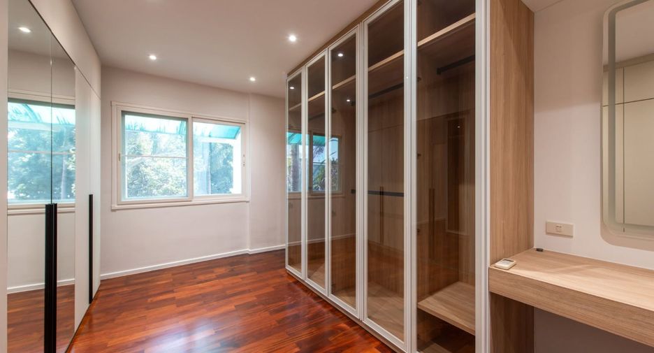 For sale 4 bedrooms house in Prawet, Bangkok