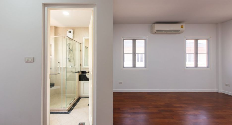 For sale 4 bedrooms house in Prawet, Bangkok