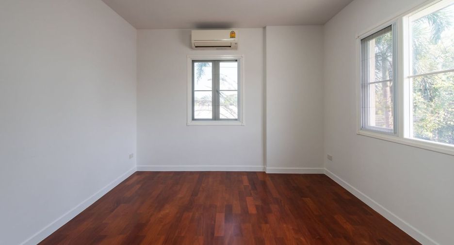 For sale 4 bedrooms house in Prawet, Bangkok