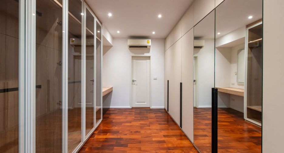 For sale 4 bedrooms house in Prawet, Bangkok