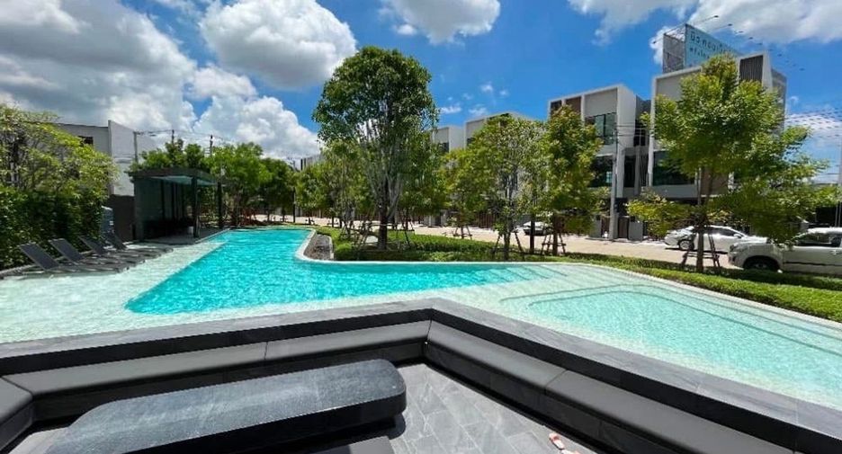 Casa adosada en alquiler y en venta de 3 habitaciones en Don Mueang, Bangkok