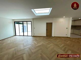 Casa en venta de 5 habitaciones en Wang Thonglang, Bangkok