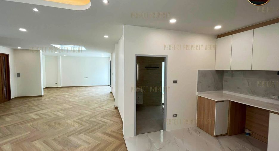 Casa en venta de 5 habitaciones en Wang Thonglang, Bangkok