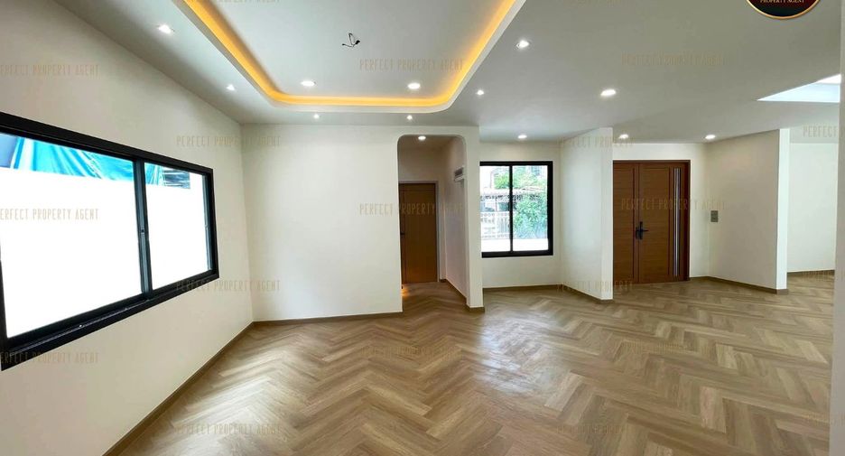 Casa en venta de 5 habitaciones en Wang Thonglang, Bangkok