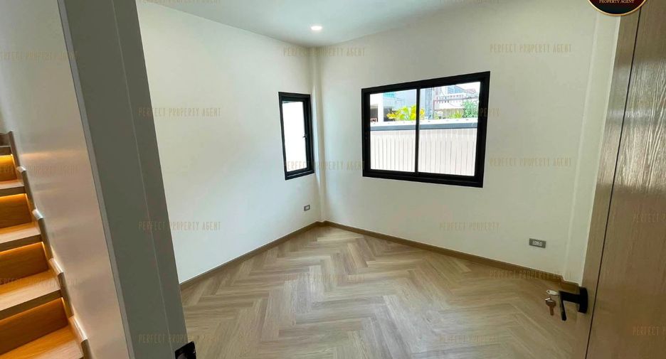 Casa en venta de 5 habitaciones en Wang Thonglang, Bangkok