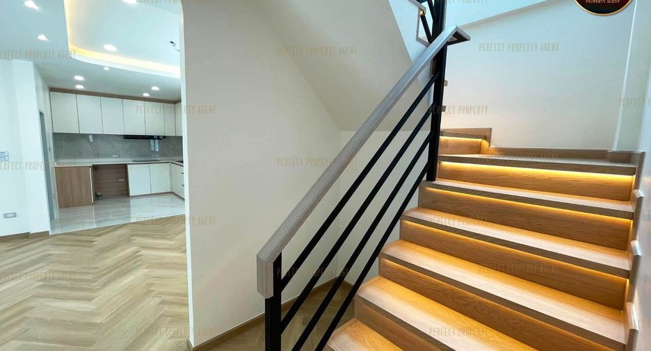 Casa en venta de 5 habitaciones en Wang Thonglang, Bangkok