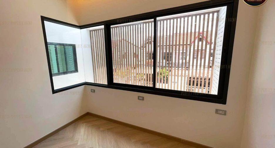 Casa en venta de 5 habitaciones en Wang Thonglang, Bangkok