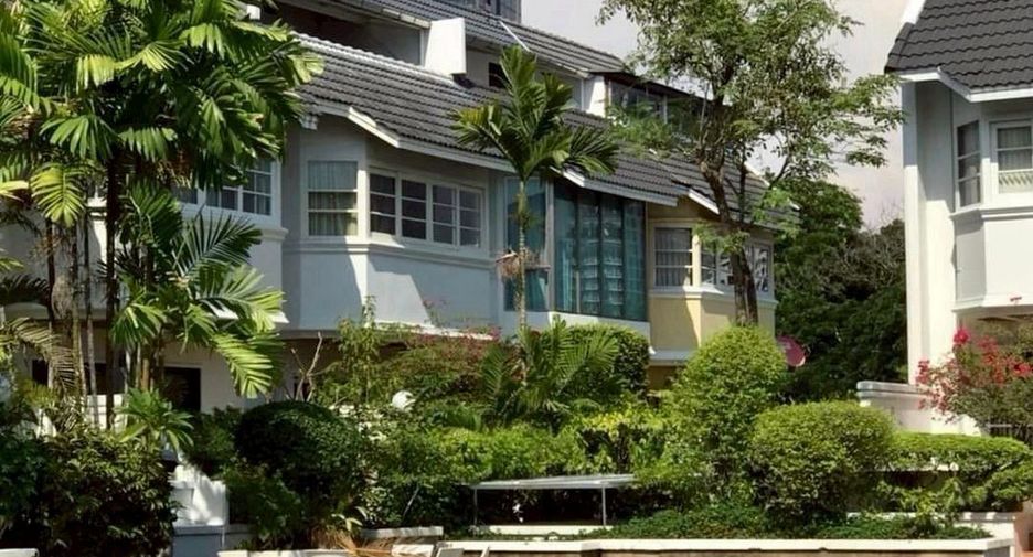出租 3 卧室 联排别墅 在 Khlong Toei, 曼谷
