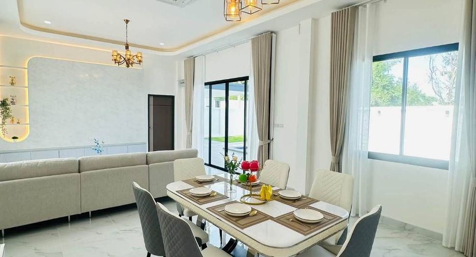 For sale 3 bedrooms villa in Bang Lamung, Chonburi