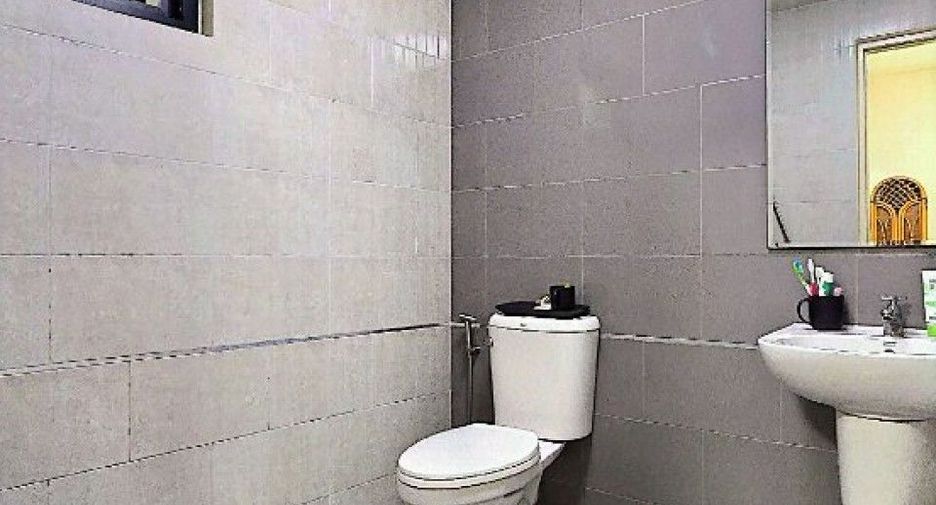 For sale 3 bedrooms townhouse in Phra Samut Chedi, Samut Prakan