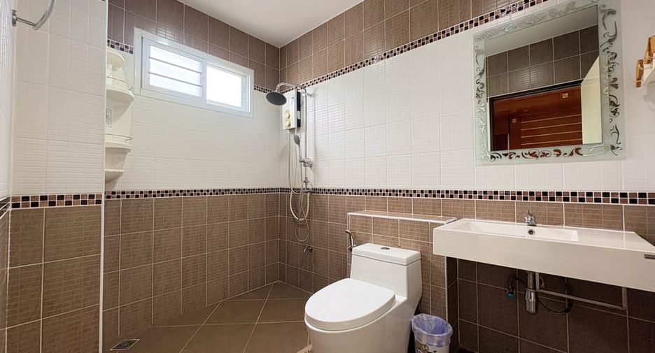 Villa en alquiler de 3 habitaciones en Bang Lamung, Chonburi