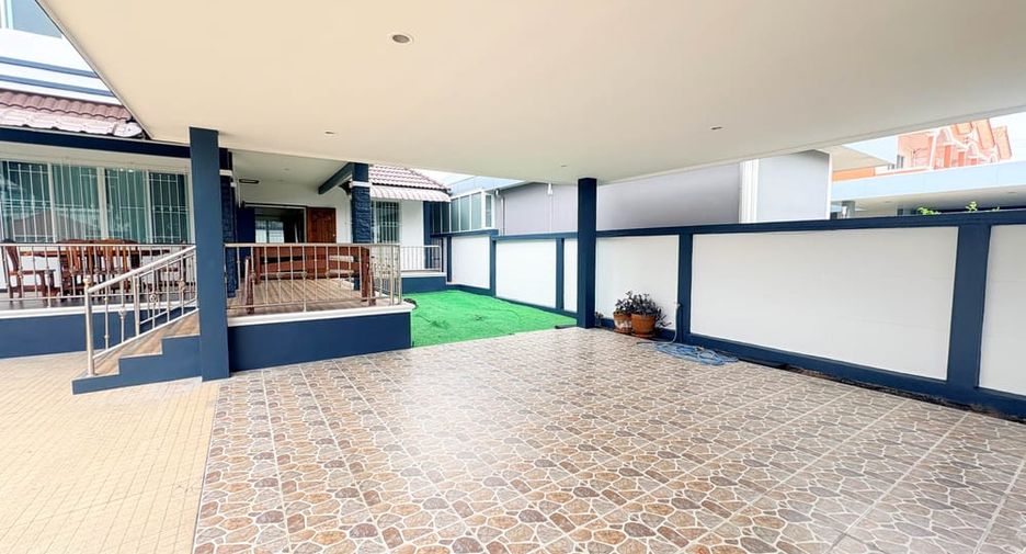 Villa en alquiler de 3 habitaciones en Bang Lamung, Chonburi