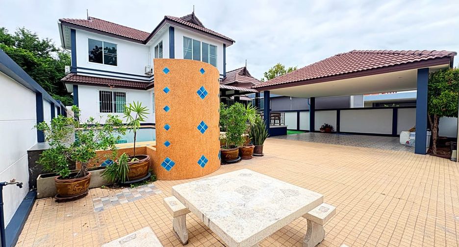Villa en alquiler de 3 habitaciones en Bang Lamung, Chonburi