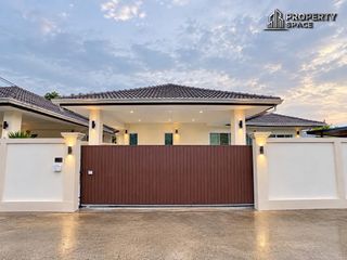 Villa en alquiler de 3 habitaciones en Bang Lamung, Chonburi