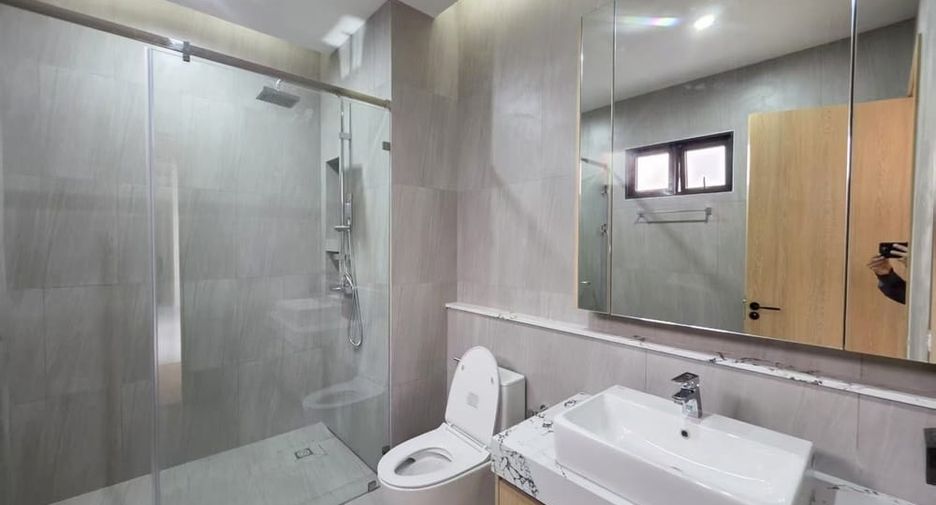 Villa en alquiler de 4 habitaciones en Bang Lamung, Chonburi