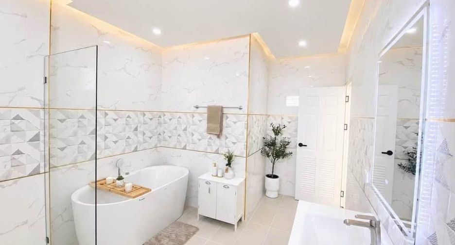 For sale 3 bedrooms villa in Bang Lamung, Chonburi