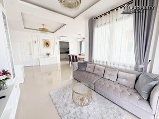 À louer 3 chambres maison à Bang Lamung, Chonburi