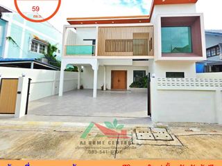 For sale 5 bedrooms house in Wang Thonglang, Bangkok