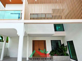 For sale 5 bedrooms house in Wang Thonglang, Bangkok