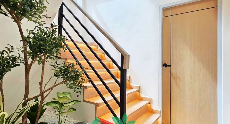 For sale 5 bedrooms house in Wang Thonglang, Bangkok