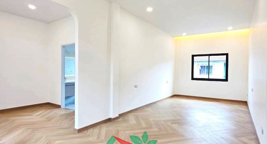 For sale 5 bedrooms house in Wang Thonglang, Bangkok