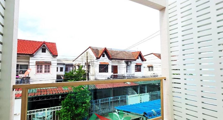 For sale 5 bedrooms house in Wang Thonglang, Bangkok