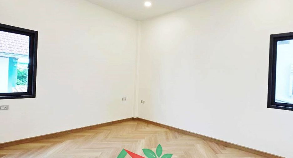 For sale 5 bedrooms house in Wang Thonglang, Bangkok