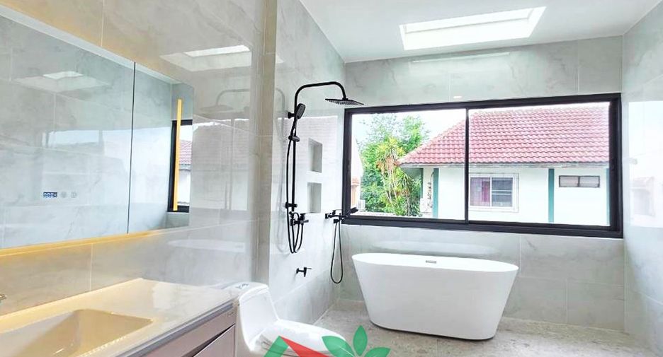 For sale 5 bedrooms house in Wang Thonglang, Bangkok