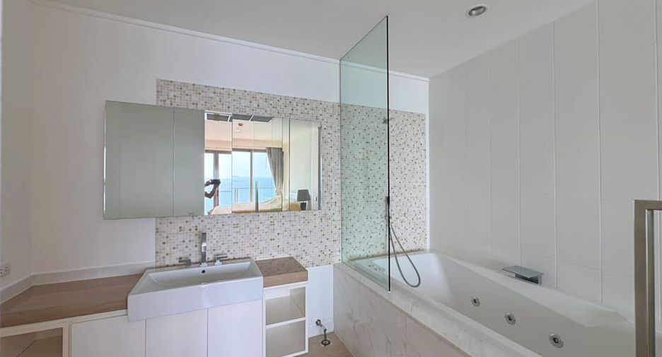 For rent 2 bedrooms condo in Bang Lamung, Chonburi