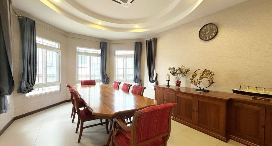 Villa zur Miete und zum Kauf mit 5 Zimmer in Bang Lamung, Chonburi