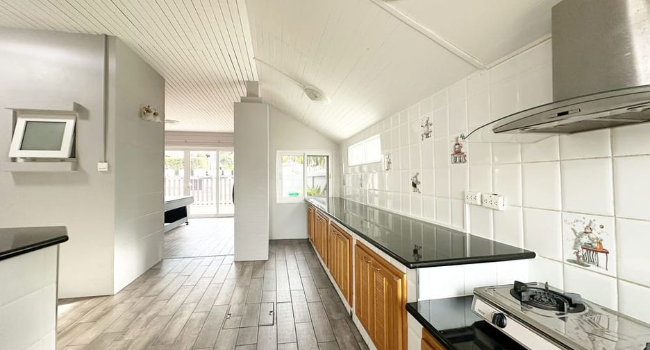 Villa zur Miete und zum Kauf mit 5 Zimmer in Bang Lamung, Chonburi