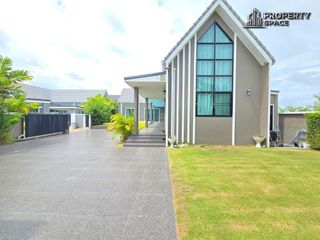 Villa en alquiler de 4 habitaciones en Bang Lamung, Chonburi