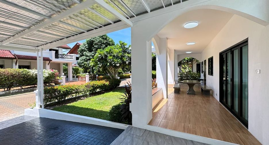 For sale 3 bedrooms villa in Na Jomtien, Pattaya