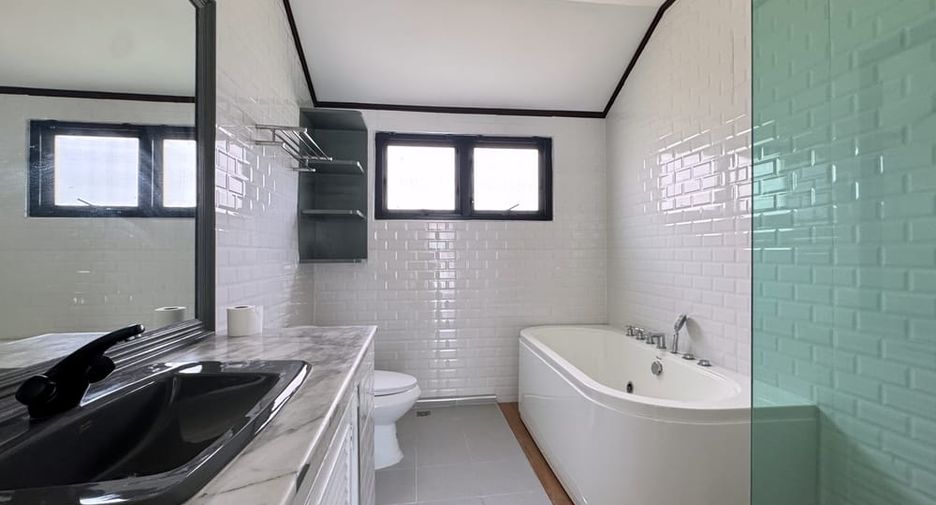 For sale 3 bedrooms villa in Na Jomtien, Pattaya